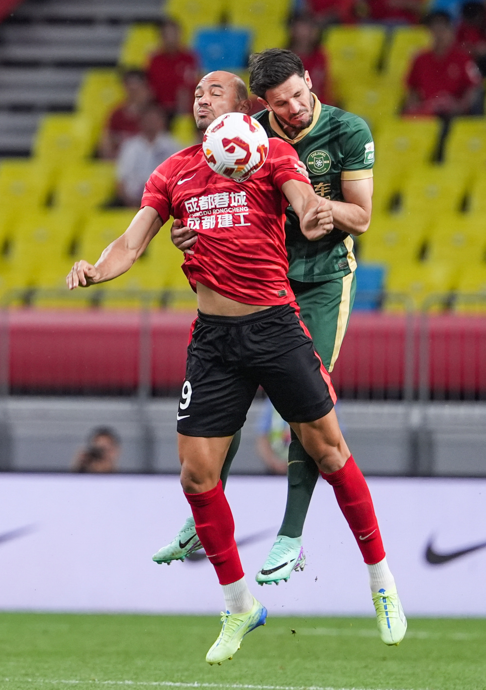 边路传中与 边路传中与